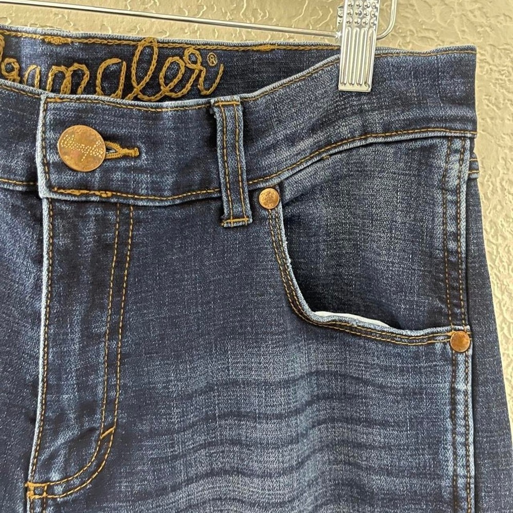 NWOT Wrangler Women's Straight Leg blue jeans Size 31x32 - Picture 4 of 8